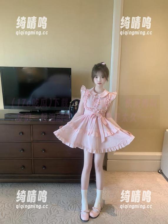 下载“17c吃瓜”，快来和瓜友们一起追剧吧，别让八卦等太久……
