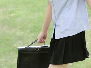 进入51吃瓜苹果版，黑料源源不断，嗨到心脏抽疼！
