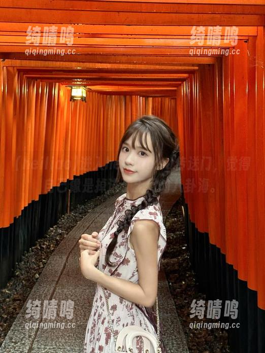 进入heiliao.su传送门，觉得自己像是掉进了无尽的八卦海。