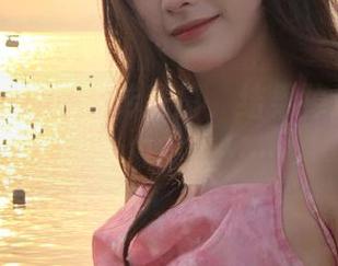 穿越hlw传送门，结果掉进了别人家的瓜藤里……