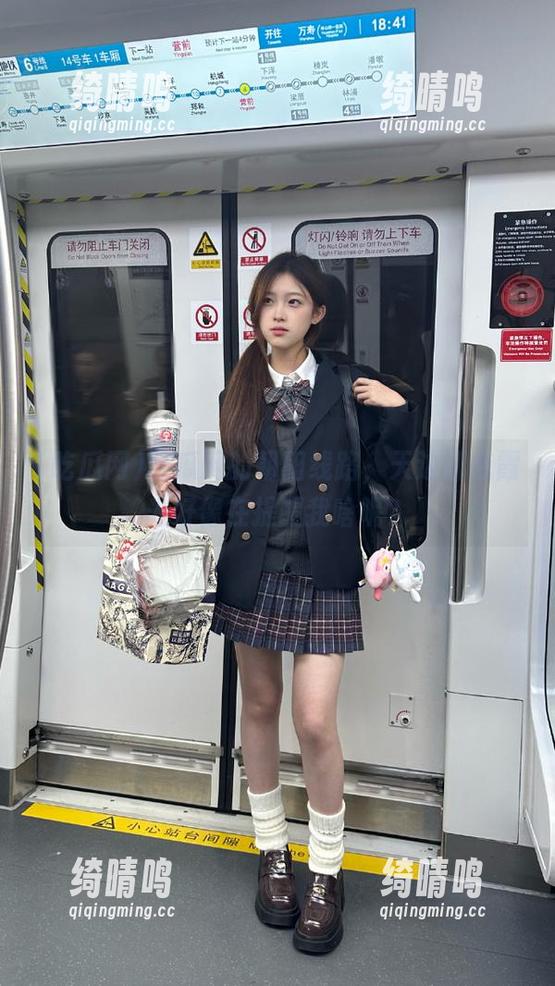 吃瓜网的朝阳线路，天边那点霞光好像在提醒我啥呢？