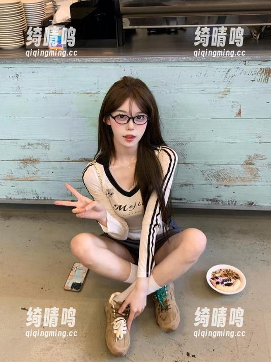 扒哥黑料 登录扒哥黑料,今日黑料感觉就像喝了翡翠绿茶,清新又刺激!