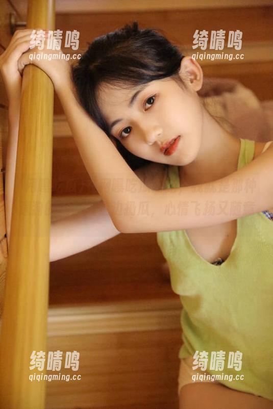 网曝吃瓜 在网曝吃瓜网站,我就是那种遛狗的人,边走边扔瓜,心情飞扬又随意。