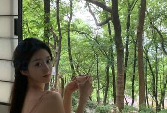 行走在黑料不打烊heiliaowang的线路上，嘴角不自觉上扬