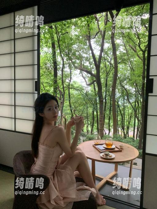 行走在黑料不打烊heiliaowang的线路上，嘴角不自觉上扬
