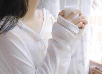 吃瓜弟弟们，黑料吃瓜网苹果版终于要来啦，快去下载吧，瓜都等不及了！
