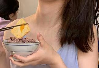 正在探索黑料社app，在线打卡，感觉自己成了吃瓜神器的忠实粉丝，真不该这么沉迷...