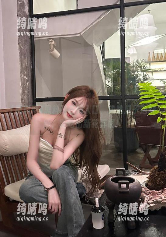 黑料网在线入口，边嗑瓜子边刷新，能吃出新花样哦！