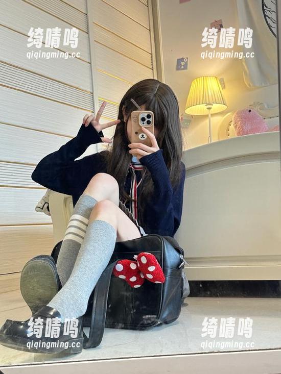 登录黑料网正能量，整天爆料不停，吃瓜小能手直冲巅峰！
